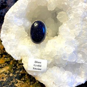 Spectacular Blue Gold Stone Ring Size 9. Retail 158.00 NWT